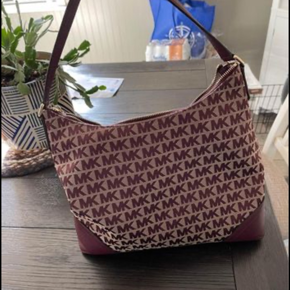 Micheal Kors Burgundy purse - Picture 4 of 4